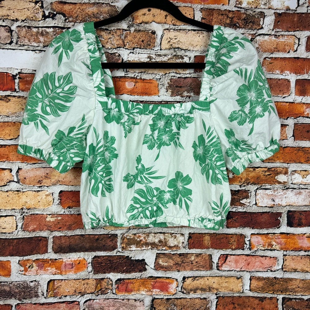 American Eagle Green and White Tropical Print Crop Top Size XS